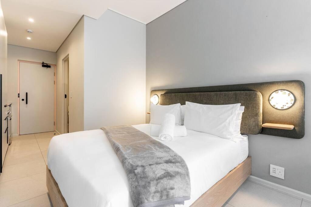 The Rose 105: Studio Apartment With Rooftop Pool Cape Town Exterior photo
