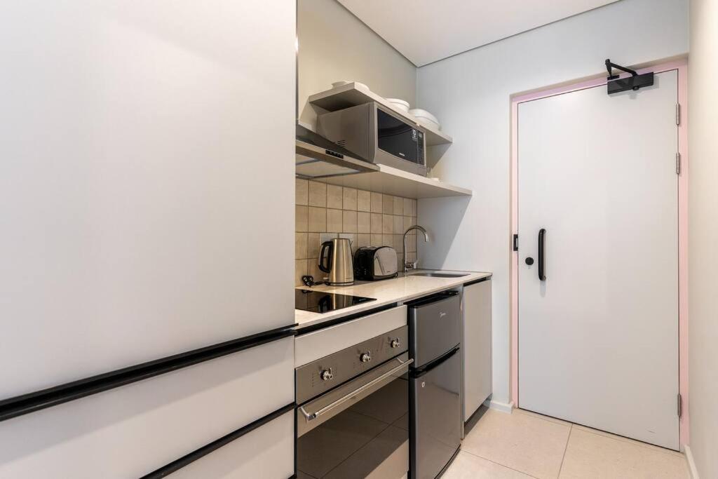 The Rose 105: Studio Apartment With Rooftop Pool Cape Town Exterior photo