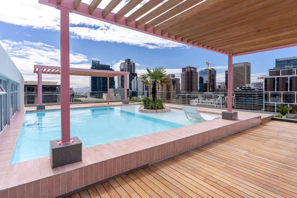 The Rose 105: Studio Apartment With Rooftop Pool Cape Town Exterior photo