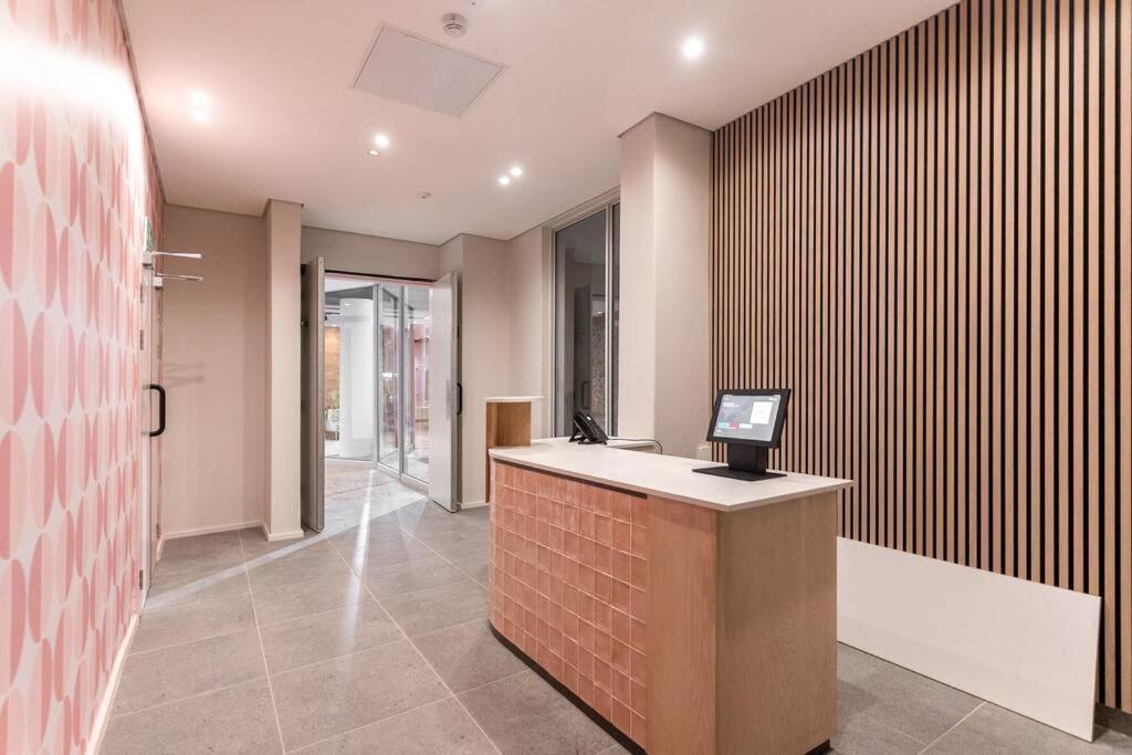The Rose 105: Studio Apartment With Rooftop Pool Cape Town Exterior photo